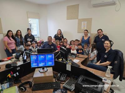 Pequenos Comunicadores em Ação: Alunos do CMEI Pingo de Gente Visitam a Campo Aberto FM